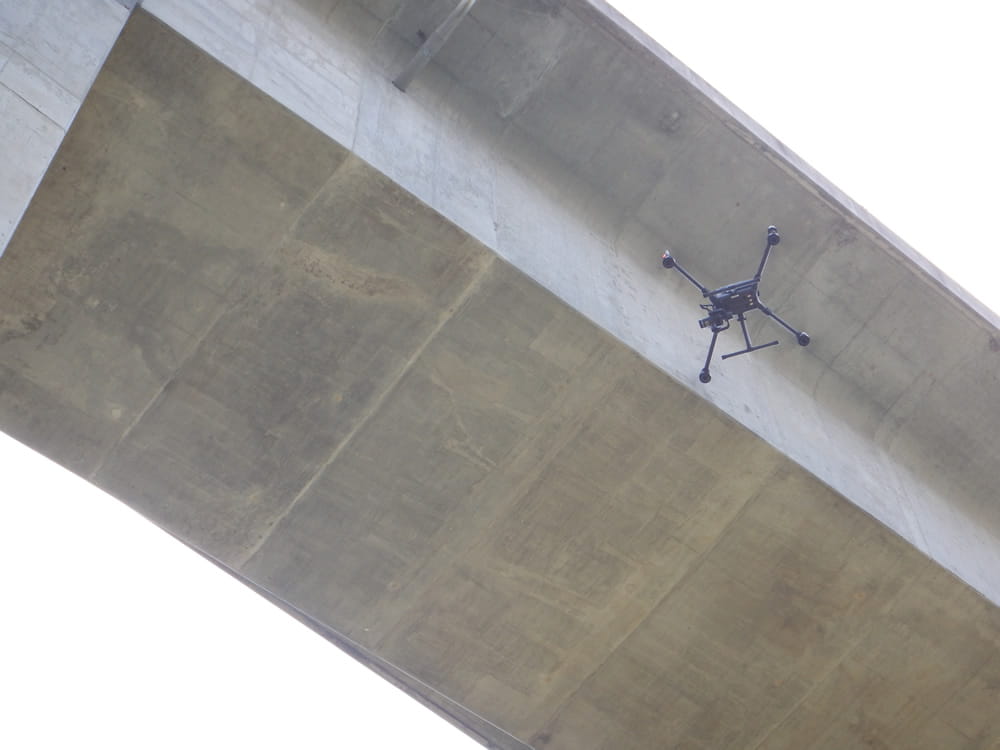 UAVを用いたハイピア橋脚の外観変状調査